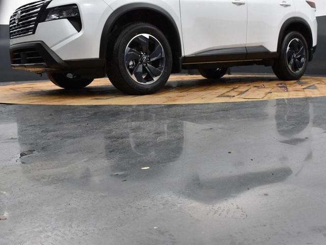 Photo of 2025 Everest White Pearl Nissan Rogue