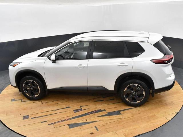 Photo of 2025 Everest White Pearl Nissan Rogue