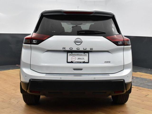 Photo of 2025 Everest White Pearl Nissan Rogue