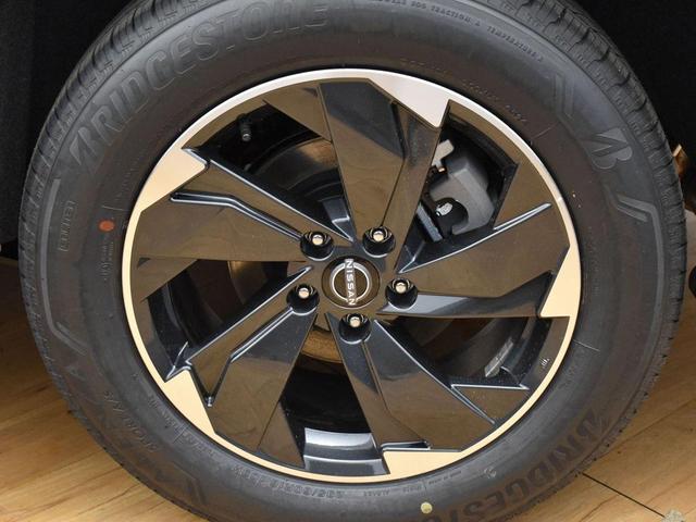 Photo of 2025 Everest White Pearl Nissan Rogue