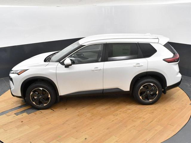 Photo of 2025 Everest White Pearl Nissan Rogue