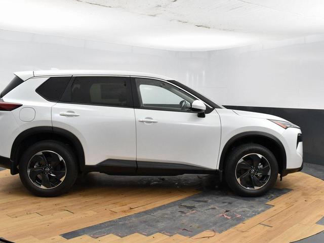 Photo of 2025 Everest White Pearl Nissan Rogue