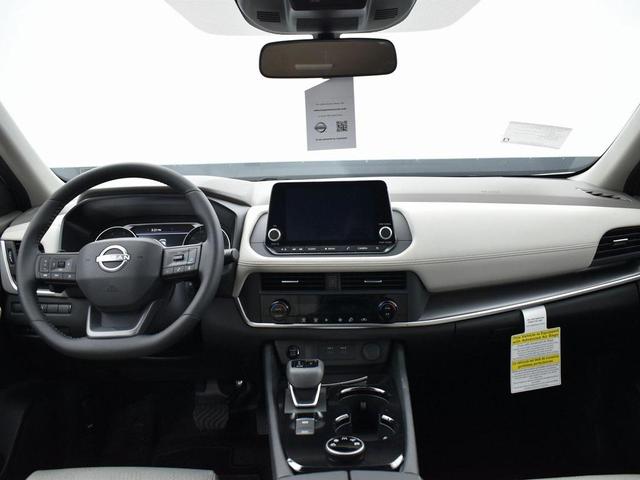 Photo of 2025 Everest White Pearl Nissan Rogue