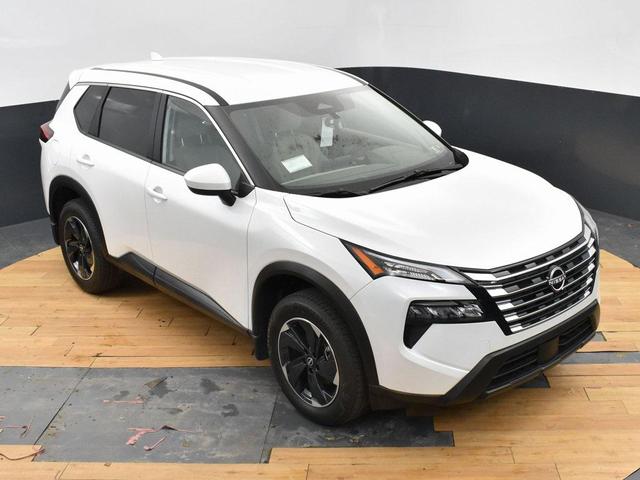 Photo of 2025 Everest White Pearl Nissan Rogue