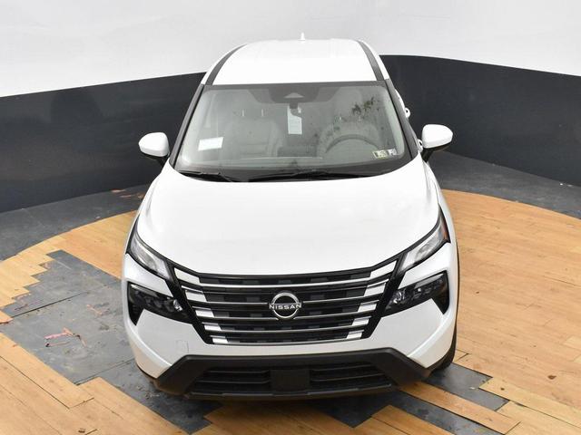 Photo of 2025 Everest White Pearl Nissan Rogue