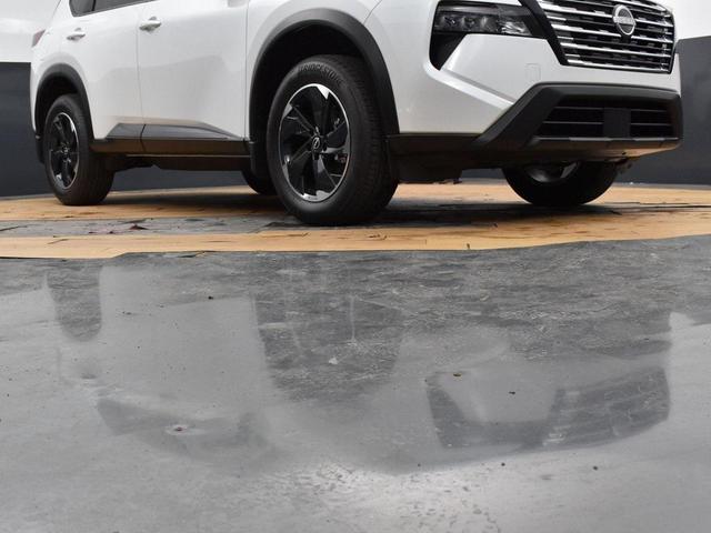 Photo of 2025 Everest White Pearl Nissan Rogue