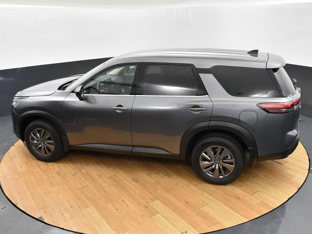 Photo of 2025 Gun Metallic Nissan Pathfinder