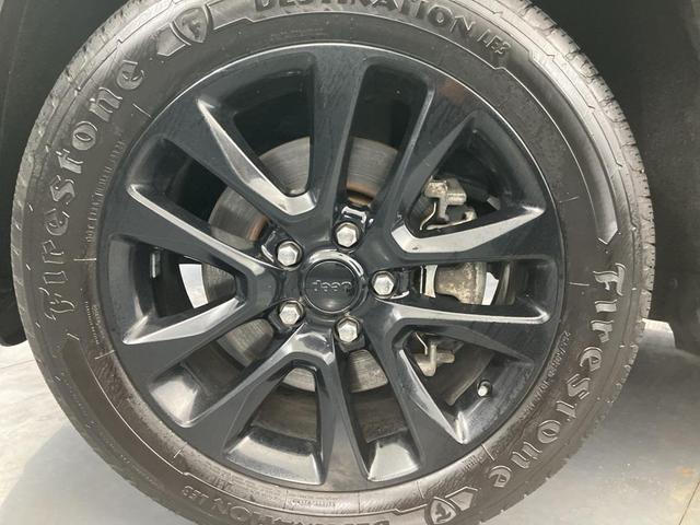 Photo of 2021 Granite Crystal Metallic Clearcoat Jeep Grand Cherokee