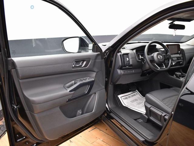 Photo of 2025 Super Black Nissan Pathfinder