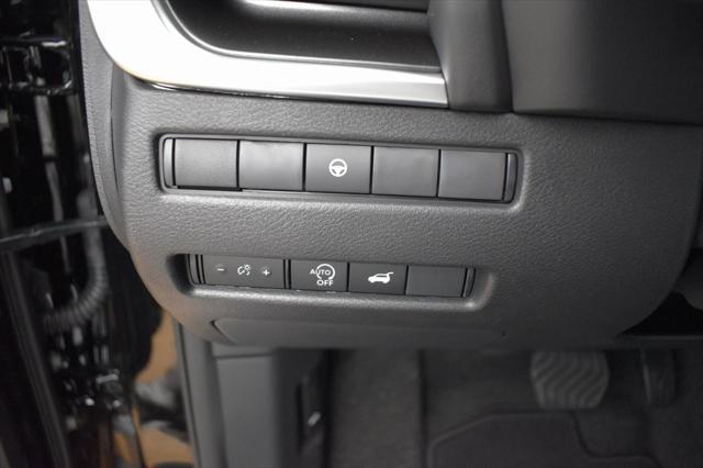 Photo of 2025 Super Black Nissan Rogue