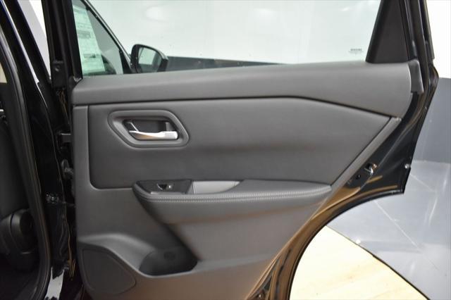 Photo of 2025 Super Black Nissan Rogue
