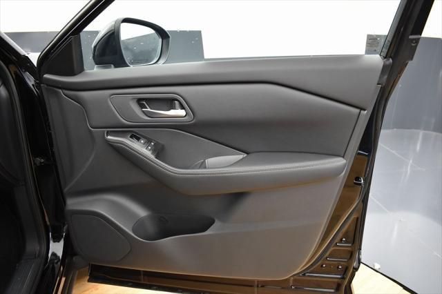 Photo of 2025 Super Black Nissan Rogue