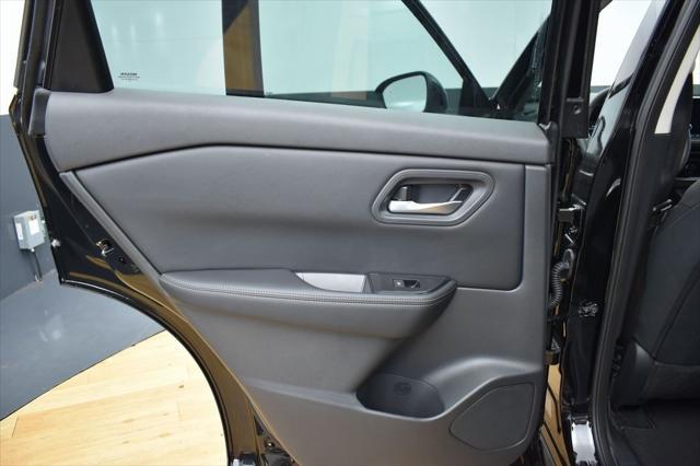 Photo of 2025 Super Black Nissan Rogue