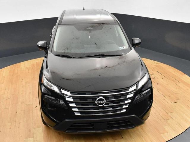 Photo of 2025 Super Black Nissan Rogue