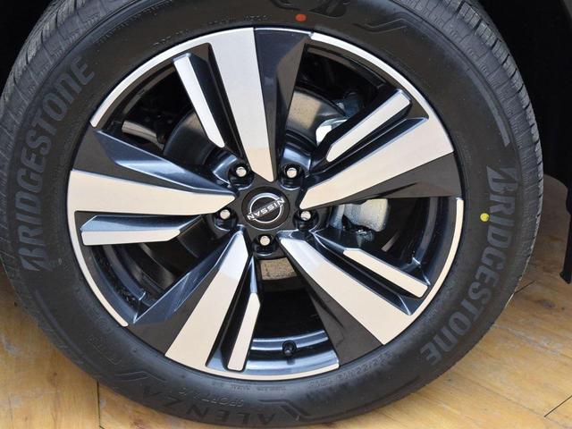 Photo of 2025 Boulder Gray Pearl Nissan Rogue