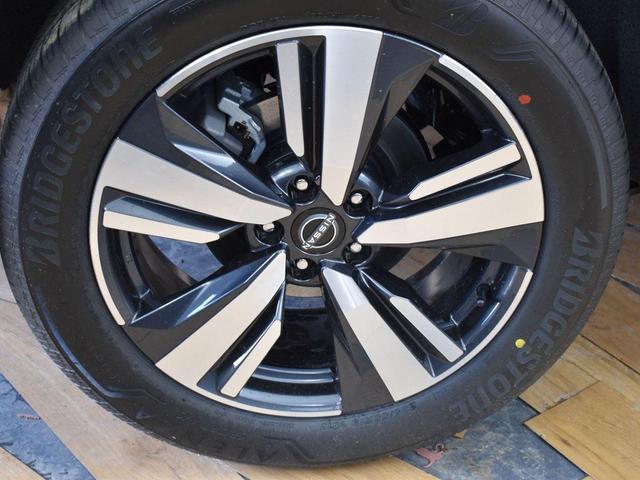 Photo of 2025 Boulder Gray Pearl Nissan Rogue