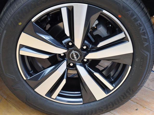Photo of 2025 Boulder Gray Pearl Nissan Rogue