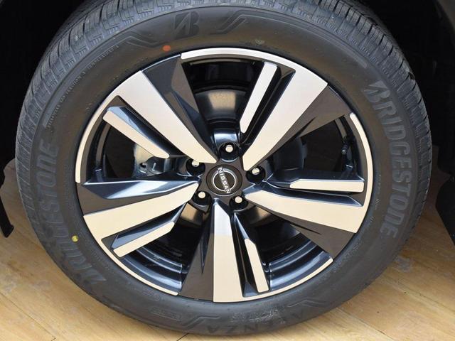Photo of 2025 Boulder Gray Pearl Nissan Rogue
