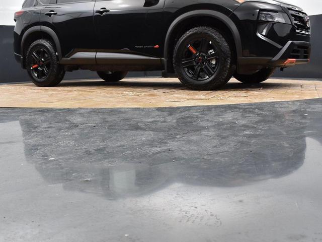 Photo of 2025 Super Black Nissan Rogue