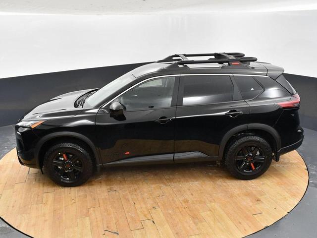 Photo of 2025 Super Black Nissan Rogue