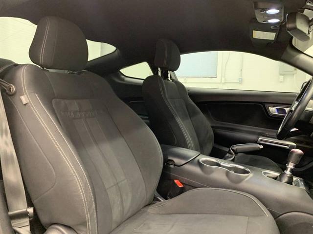 Photo of 2018 Shadow Black Ford Mustang