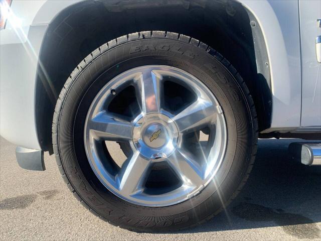 Photo of 2013 Summit White Chevrolet Tahoe