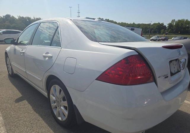 Photo of 2007 Taffeta White Honda Accord