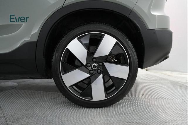 Photo of 2023 Sage Green Metallic Volvo C40 Recharge Pure Electric