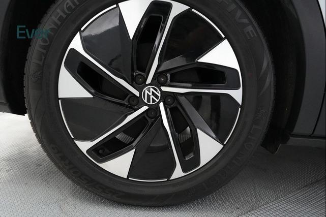 Photo of 2021 White Volkswagen ID.4
