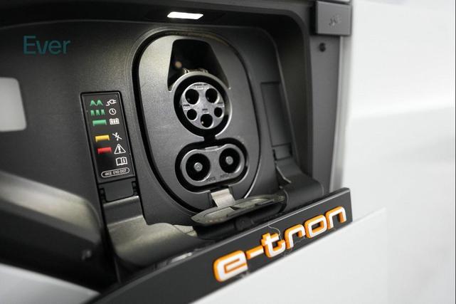 Photo of 2021 Glacier White Metallic Audi e-tron