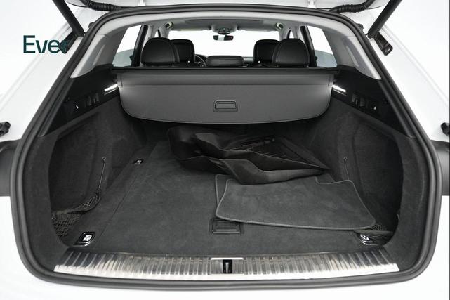 Photo of 2021 Glacier White Metallic Audi e-tron