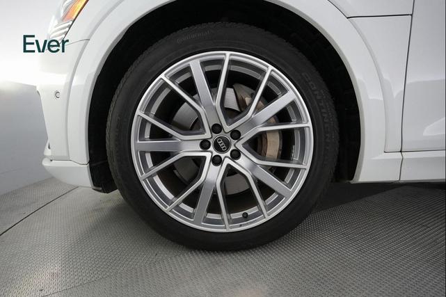 Photo of 2021 Glacier White Metallic Audi e-tron