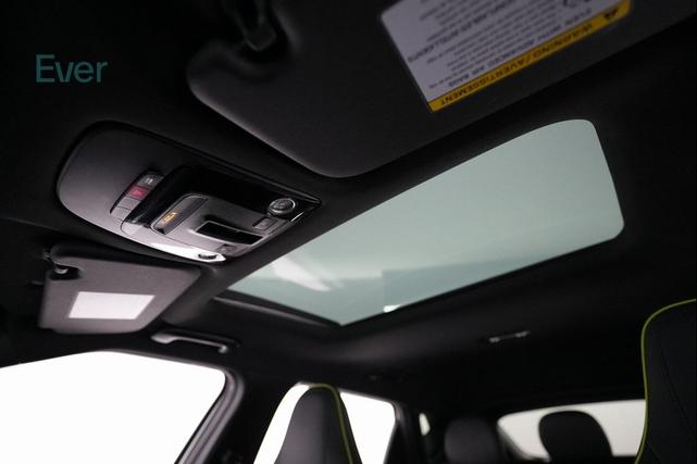 Photo of 2023 Snow White Pearl Kia EV6