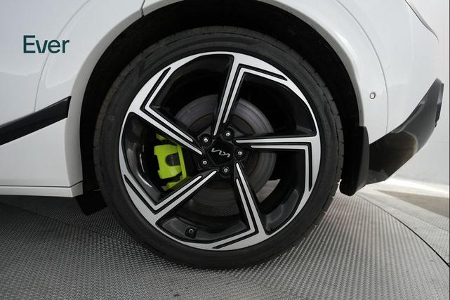 Photo of 2023 Snow White Pearl Kia EV6