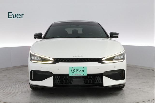 Photo of 2023 Snow White Pearl Kia EV6