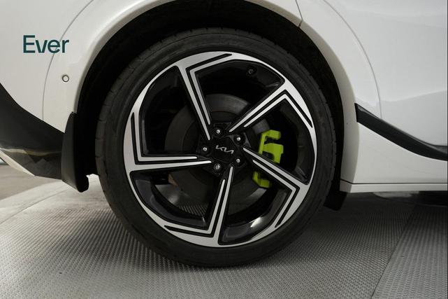 Photo of 2023 Snow White Pearl Kia EV6