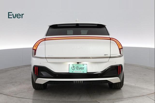 Photo of 2023 Snow White Pearl Kia EV6