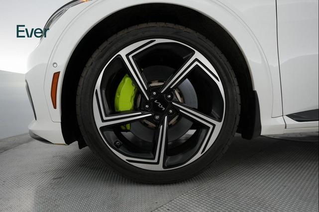 Photo of 2023 Snow White Pearl Kia EV6