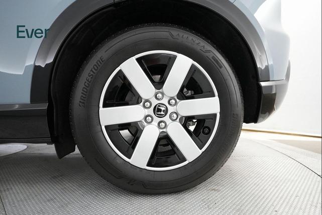 Photo of 2024 Sonic Gray Pearl Honda Prologue