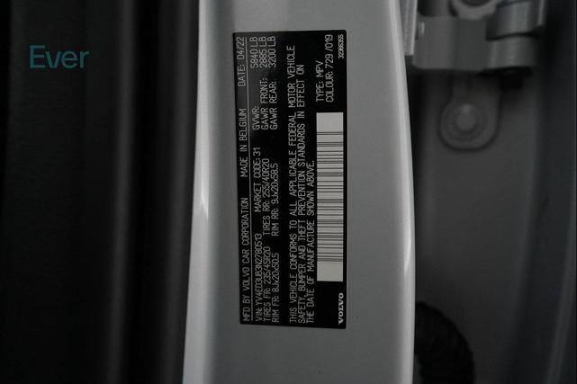 Photo of 2022 Crystal White Metallic Volvo XC40 Recharge Pure Electric