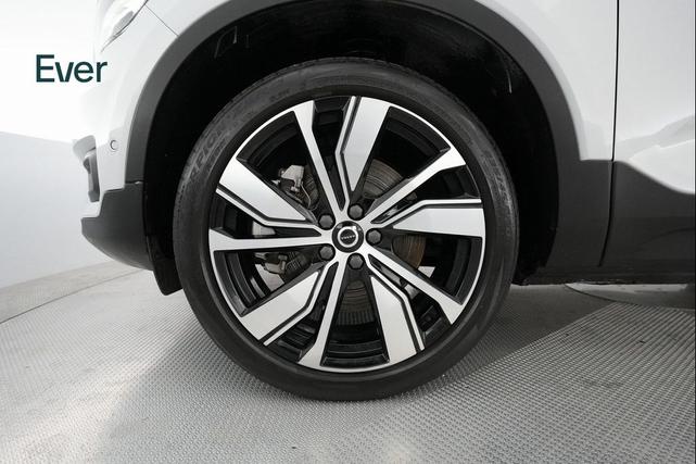 Photo of 2022 Crystal White Metallic Volvo XC40 Recharge Pure Electric
