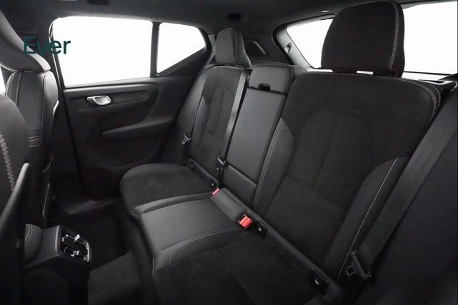 Photo of 2022 Crystal White Metallic Volvo XC40 Recharge Pure Electric