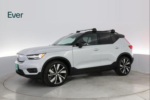 Photo of 2022 Crystal White Metallic Volvo XC40 Recharge Pure Electric