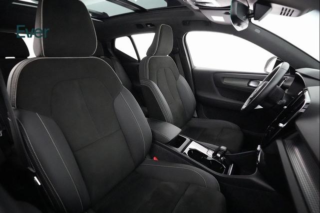 Photo of 2022 Crystal White Metallic Volvo XC40 Recharge Pure Electric