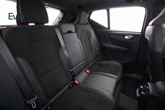 Photo of 2022 Crystal White Metallic Volvo XC40 Recharge Pure Electric
