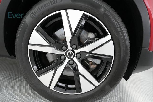 Photo of 2022 Fusion Red Metallic Volvo XC40 Recharge Pure Electric