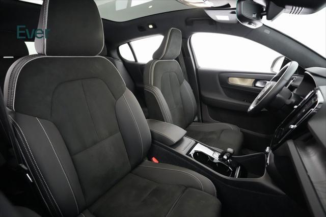 Photo of 2023 Black Volvo C40 Recharge Pure Electric