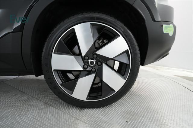 Photo of 2023 Black Volvo C40 Recharge Pure Electric