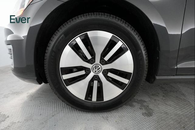 Photo of 2019 Gray Volkswagen e-Golf