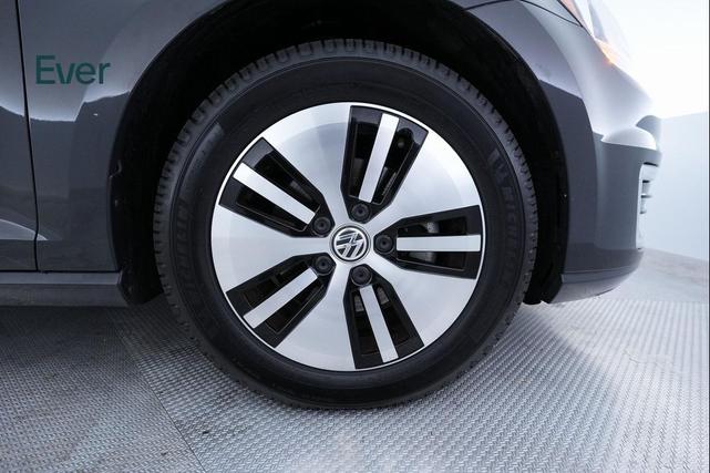 Photo of 2019 Gray Volkswagen e-Golf